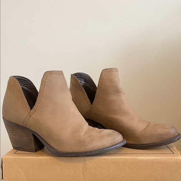 Steve Madden Adelphie Ankle Boot (size 6.5) - Picture 4 of 10